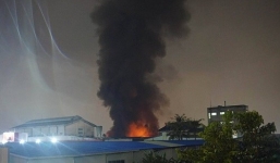 Bất mãn trong công việc, nữ công nhân dùng bật lửa thiêu rụi cả công ty