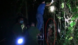 Đi bẫy chim, tá hỏa phát hiện người đàn ông chết khô trong tư thế treo cổ trên cây