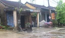 Phát hiện cụ bà 85 tuổi chết tư thế treo cổ trong ngôi nhà hoang