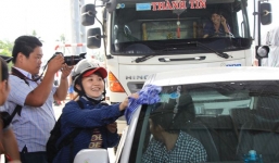 Tài xế tung độc chiêu dừng ôtô rửa xe trong 10 phút để phản đối BOT Cai Lậy