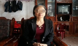 Mẹ già rụng rời khi đến nhận dạng thi thể con gái bị sát hại phi tang trong cống