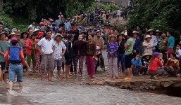 Phú Yên: Lũ lên nhanh, trưởng thôn bị lũ cuốn mất tích