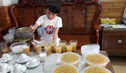 Cô bé Bống bán 'chè bưởi' Tuyên Quang: Tự lập tài chính từ lớp 2, 10 tuổi đã sắm iPhone, laptop!