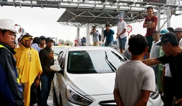 Lãnh đạo trạm BOT ở Khánh Hòa đối thoại với tài xế dùng tiền lẻ