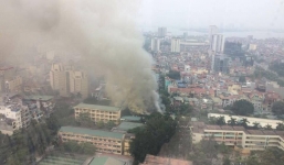 Hà Nội: Đang cháy lớn, cột khói cao hàng chục mét tại số 5 Phan Kế Bính quận Ba Đình