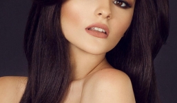 Cô gái 17 tuổi xinh như búp bê cắt trụi tóc để chụp ảnh, biết được sự thật ai cũng nể phục