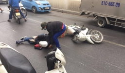 Hà Nội: Hàng chục xe máy đổ la liệt trong hầm Kim Liên