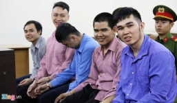 Hầu tòa sau khi giết người, nhóm thanh niên cười tươi tại tòa khiến dư luận phẫn nộ