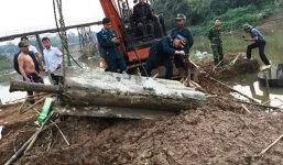 Hà Nội: Trục vớt quả tên lửa của Mỹ còn nguyên ngòi nổ