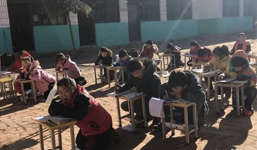 Rét 0°C, trường học bắt học sinh quỳ học ngoài trời