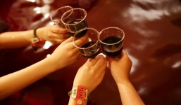 Chỉ vì từ chối ly rượu mời, cô gái bị đâm chết dã man