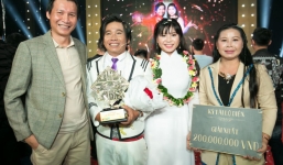 Tái hiện lại màn phóng dao kỷ lục Guiness, cha con ảo thuật miền Tây nhận 200 triệu đồng