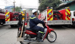 Cận cảnh xe chữa cháy siêu nhỏ lần đầu tiên xuất hiện tại Hà Nội