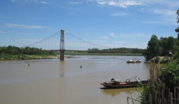 Tìm thấy thi thể hai nữ sinh lớp 8 nhảy xuống sông Lam tự vẫn