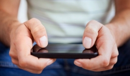 Nam thanh niên liệt tứ chi vì chơi game trên điện thoại suốt 2 ngày