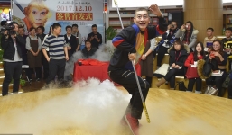 Lục Tiểu Linh Đồng gây nhàm chán với màn múa gậy Như Ý kiếm tiền