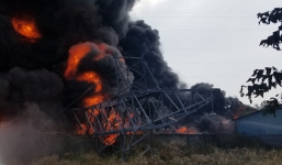 Cháy lớn dưới đường điện cao thế, toàn Vũng Tàu mất điện