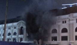 Trạm phát điện Nhà hát TP.HCM bốc cháy, nhiều quan khách tháo chạy