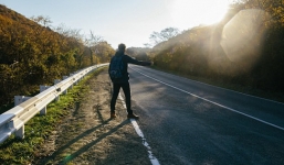 Đi nhờ xe, nam thanh niên bị cưỡng hiếp đến nhập viện