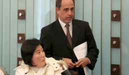 LHQ họp báo, người phụ nữ Triều Tiên khóc đòi về nước