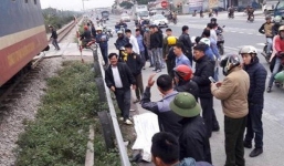 Băng qua đường sắt không quan sát, 2 người đàn ông bị tàu tông tử vong