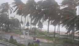 Bão Kai-tak diễn biến phức tạp, tiếp tục hướng về Biển Đông