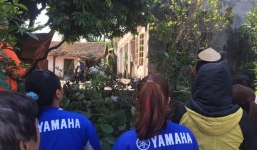 Gọi điện không được, em gái sang nhà mở cửa phát hiện chị chết bất thường trên giường