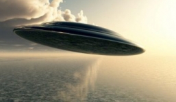 Phi công lái chiến cơ 'chạm mặt' vật thể bay lạ