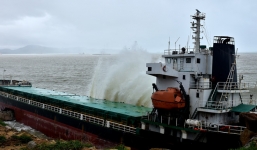 Phó Thủ tướng chỉ đạo nhanh chóng trục vớt tàu chìm tại vùng biển Quy Nhơn