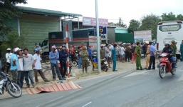 TNGT nghiêm trọng: Xe khách tông liên hoàn 4 xe máy, 2 người tử vong