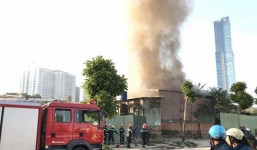 Cháy lớn tại bãi tập kết vật liệu xây dựng gần Tổng cục Hải quan, 1 người chết thương tâm