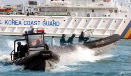 Hàn Quốc nổ 180 phát súng đuổi tàu cá Trung Quốc