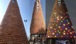 Dân phải dùng loa trao đổi khi dựng cây thông Noel 'độc nhất vô nhị' ở Nghệ An