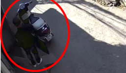 Đạo chính thản nhiên phá khóa, trộm laptop, tivi giữa ban ngày ở Hà Nội