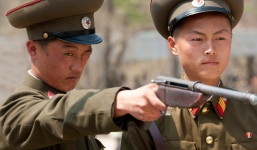 Thêm một binh sĩ Triều Tiên đào tẩu, quân đội Hàn Quốc nã 20 phát đạn thị uy