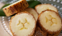 Loại chuối siêu hiếm ăn được cả vỏ, phải xếp hàng mới mua được