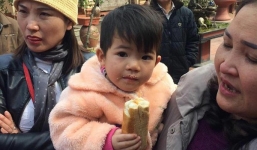 Bé gái 2 tuổi bị bỏ rơi trước chùa kèm lá thư “mong thầy đừng cho cháu đi nơi khác”