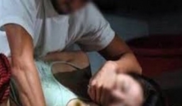 Bắt khẩn cấp gã trai xâm hại bé gái 8 tuổi nhiều lần rồi cho 10.000 đồng để giữ bí mật