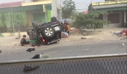 Ô tô 7 chỗ tông 2 xe máy, 4 người thương vong