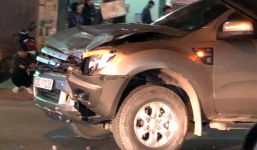 Cùng nhau đi bộ qua đường, 4 người bị xe bán tải đâm tử vong