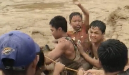 Cột thuyền chống bão Tembin, người đàn ông bị cá sấu ăn thịt