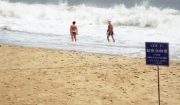 Bão số 16 có cột sóng cao hơn 10m đã áp sát đảo Trường Sa, Vũng Tàu cấm tắm biển 