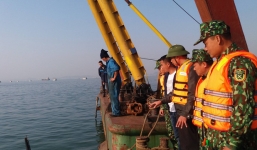 Tàu du lịch chở 31 khách nước ngoài bị chìm trên vịnh Hạ Long