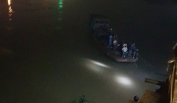 Lùi ô tô rơi xuống sông Hồng, 2 cán bộ Bệnh viện Đa khoa Yên Bái tử vong