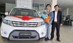 Chàng trai ĐH Luật làm thêm 2 năm tiết kiệm 800 triệu đồng mua ô tô tặng bố
