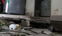 Nền nhà sụt lún, nổ như bom giữa trung tâm Hà Nội