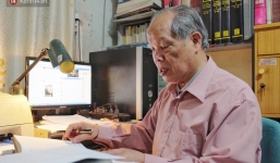 PGS.TS Bùi Hiền nói về phần 2 cải tiến tiếng Việt: 'Kuộk sốw' gồm kí tự k (cờ) và w (ngờ), ghép lại vẫn đọc là cuộc sống thôi!