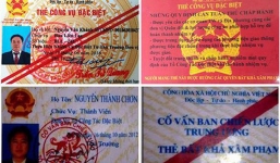 CSGT được tạm giữ người sử dụng giấy tờ giả vi phạm pháp luật 