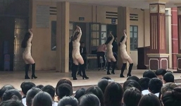 Trường học bị chỉ trích vì biểu diễn văn nghệ phản cảm