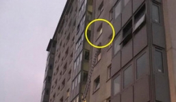 Cậu bé 5 tuổi thoát chết nhờ chiếc tai bị kẹp vào cửa sổ khi ngã từ tầng 6